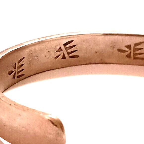 Vintage Navajo Hand Stamped Cuff signed "MWT" 25.5g (1201) - Picture 4 of 8